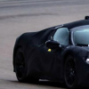 法拉利超级跑车原型被黑色伪装所掩盖