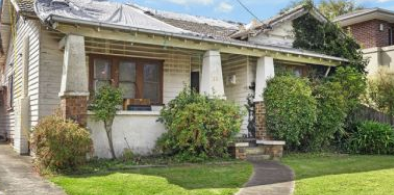 买家在墨尔本最热闹的郊区竞争Renovator的豪宅以141万澳元售出