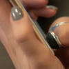 这枚戒指使用伪造的指纹来保护您的生物特征数据