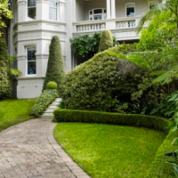 安娜贝尔斯普林以1200万美元的价格出售百年纪念公园豪宅
