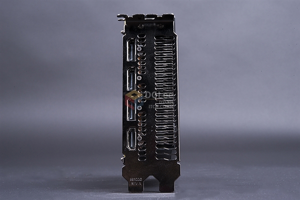AMD R9 Nano图赏+拆解：精密黑科技
