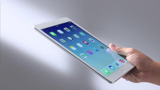 按 照此前的传闻，iPad Air 3 将会采用“怪兽”级别的 14nm 制式 A9X 处理器，拥有更强大的处理能力，同时降低功耗并且延长设备的续 航。如今Apple Watch 和 Retina MacBook 所采用的 Force Touch压感技术也很有可能会出现在iPad Air 3 身上，除此之外，iPad Air 3还有可能会配备全新的接口 USB Type-C。
