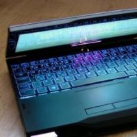 Alienware M11x 笔记本电脑的触控板和显示器评测