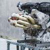 阿斯顿马丁瓦尔基里展示了其辉煌的V12考斯沃斯发动机