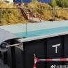 特斯拉超级充电站在德国配置泳池 神奇操作！